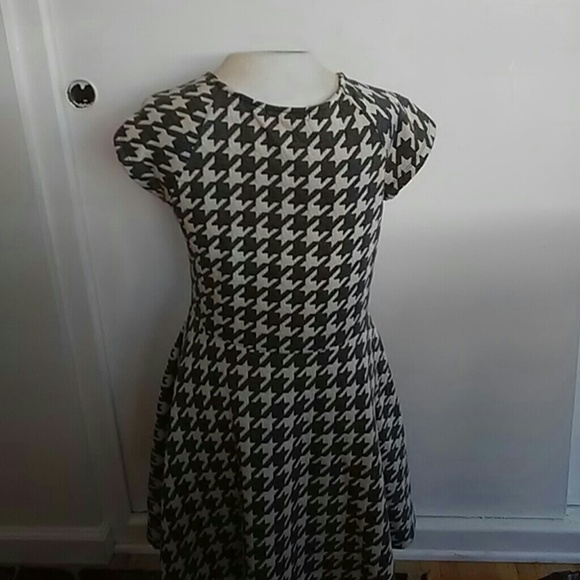 Gray/Cream above the knee Dress so cute. - Picture 2 of 2